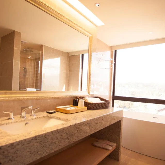 Executive, Suite, Inn By The Village 5/7