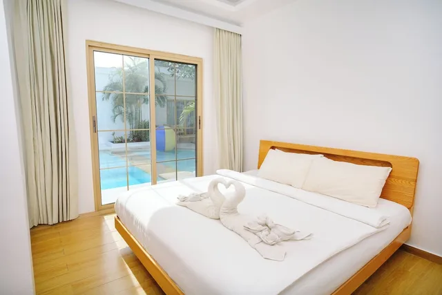 Deluxe, Suite, King Bed, Trundle Bed, Pool View, Sofa, Pool Access، Seapearl Of Alona 3/10