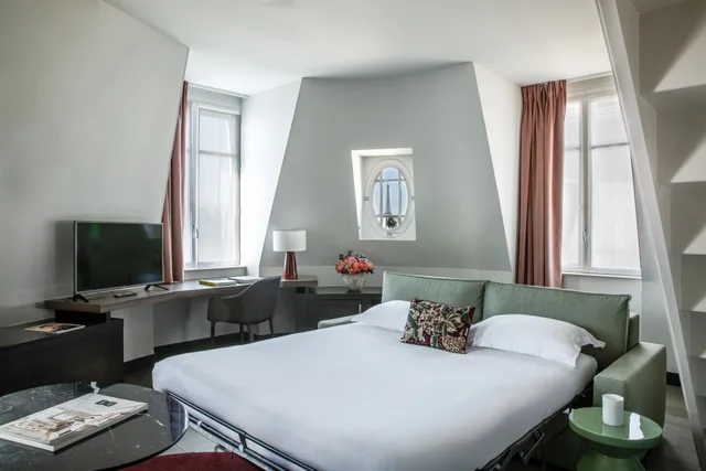 1 Bedroom, Suite, Eiffel View، Hotel Indigo Paris - Opera by IHG 1/3