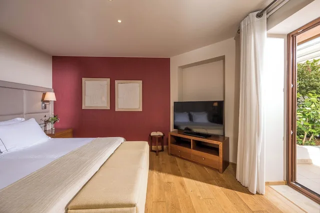 فيلا بريميوم بسريرين كينج بمسبح خاص، Creta Maris Resort 1/9