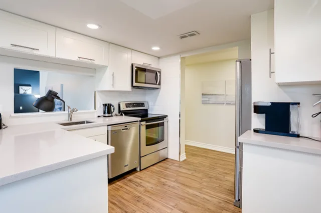 Green, 3 Queen Beds, Sofa, The Lodges At Blue Mountain Wintergreen Condos 7/10