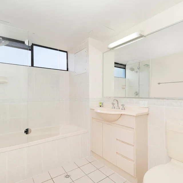 2 Bedroom Budget Apartment, Astor Apartments 10/10
