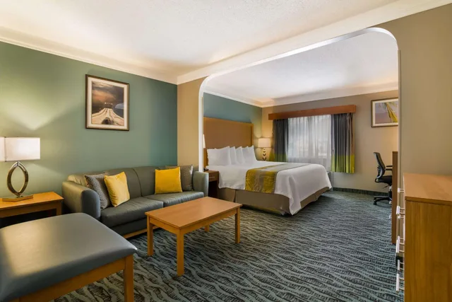 Room, Queen Bed, Best Western Plus Executive Court Inn & Conference Center 3/7