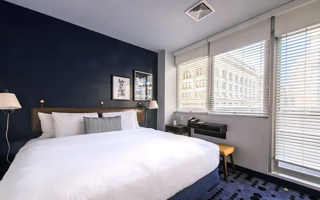 Contemporary, King Bed، Hotel 373 1/1