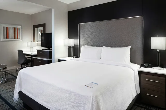 جناح، Fairfield Inn Suites Boston Cambridge 1/3