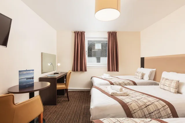 غرفة ثلاثية بثلاثة أسرّة، Dunollie Hotel 2/2