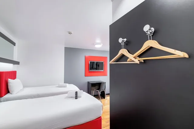 Superior, Twin Beds, easyHotel Newcastle City Centre 2/10