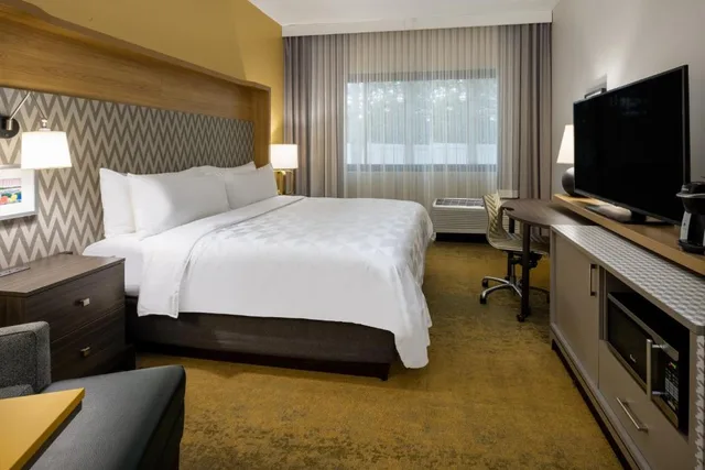 غرفة بسرير مزدوج لذوي الإعاقة، Holiday Inn Long Island - Islip Arpt East 2/4