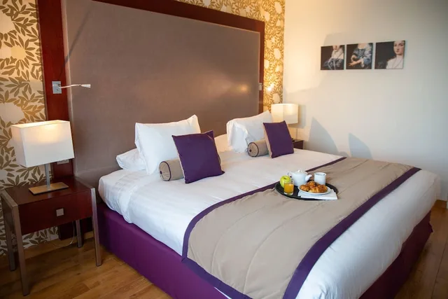 جناح بسرير كينج مع أريكة، Clarion Paris CDG Airport 4/6