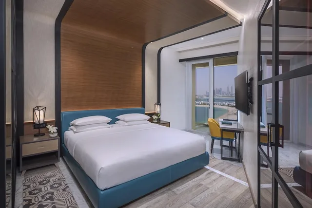 جناح جونيور بسرير كينج بشرفة، Andaz Dubai The Palm by Hyatt 1/7