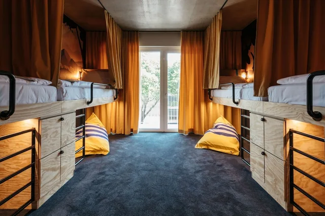 Friends and 4 Bunk Beds، Superbude Wien Prater 1/10