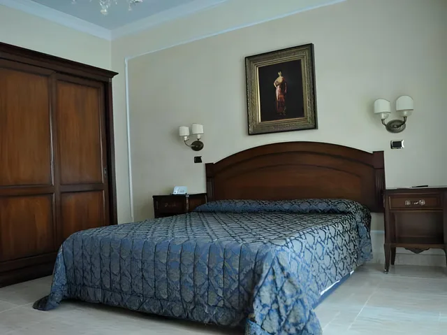 غرفة كلاسيكية ثلاثية بسرير مزدوج وسرير فردي، Grand Hotel President Olbia 1/1