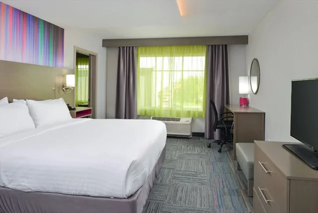 جناح بسريرين كوين بحوض استحمام لذوي الإعاقة، Holiday Inn Express Suites Shippensburg 2/7