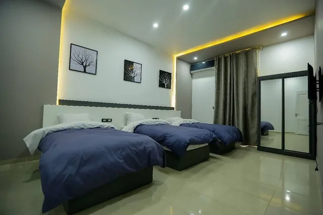 غرفة ثلاثية بثلاثة أسرّة بحمام خاص، Azar Hotel 2/5
