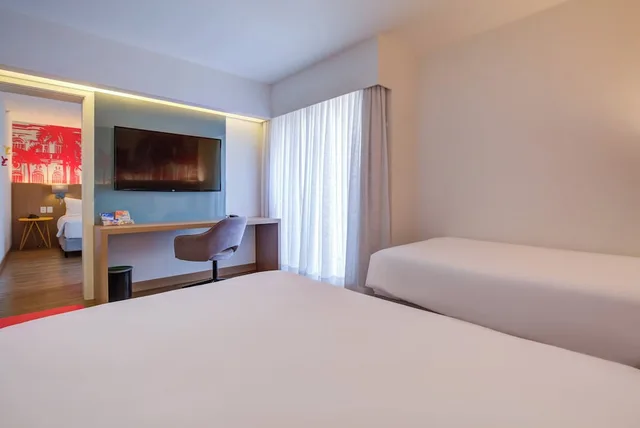 غرفة عائلية رباعية بسرير كينج وسريرين منفصلين، Radisson Red Campinas 1/5