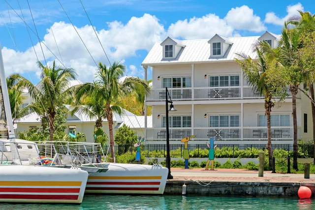 غرفة تُحدَّد عند الوصول، The Marker Waterfront Resort Key West 1/2