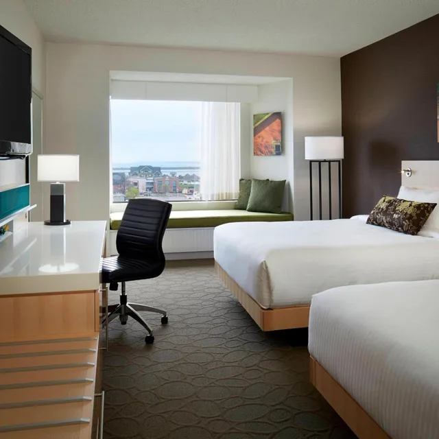 Room, 2 Queen Beds, Water View، Delta Hotels By Marriott Prince Edward 2/3
