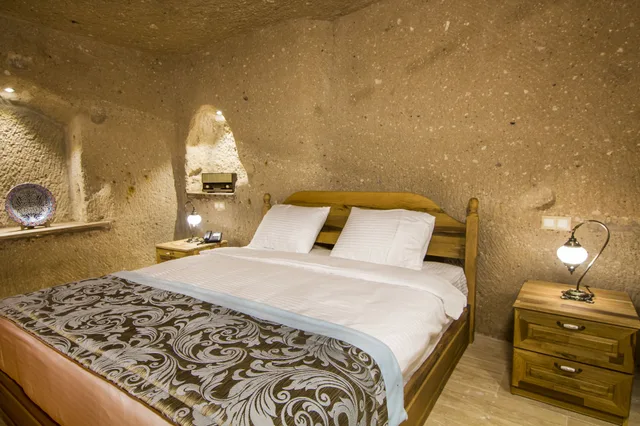 Cave, Family, Suite, King and Twin Beds، Caldera Hotel 1/2