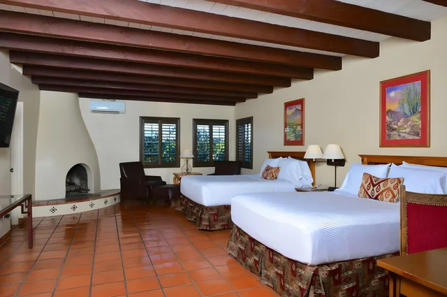 Casita, 2 Queen Beds، Lodge On The Desert 1/1