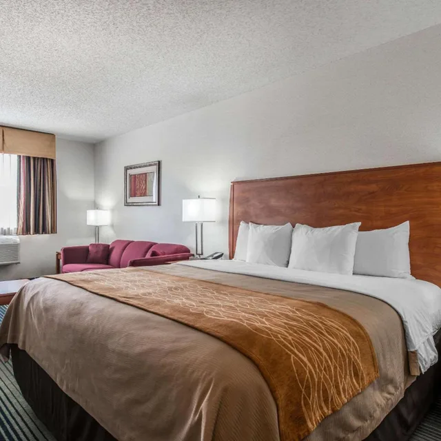 غرفة تنفيذية بسرير كينج، Quality Inn Denver Westminster 2/6
