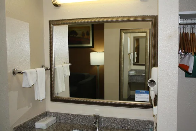 غرفة بسرير مزدوج لذوي الإعاقة، Quality Inn & Suites Wichita Falls I-44 4/4