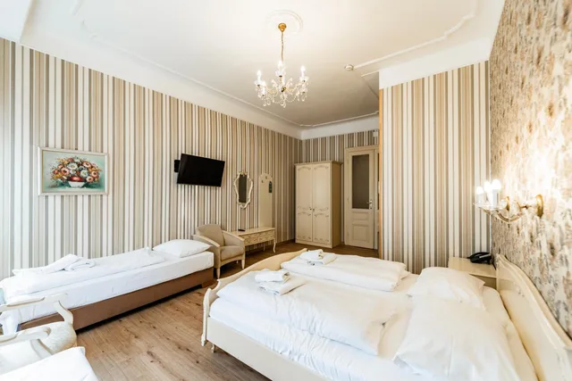 غرفة كومفورت ثلاثية بسرير كوين وسرير فردي، Hotel Pension Baronesse 4/6