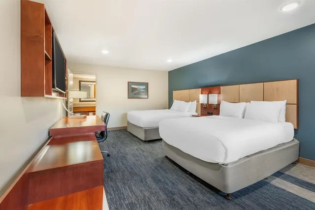 غرفة قياسية بسريرين كوين بإطلالة على الفناء، Best Western Plus Clocktower Inn 1/4