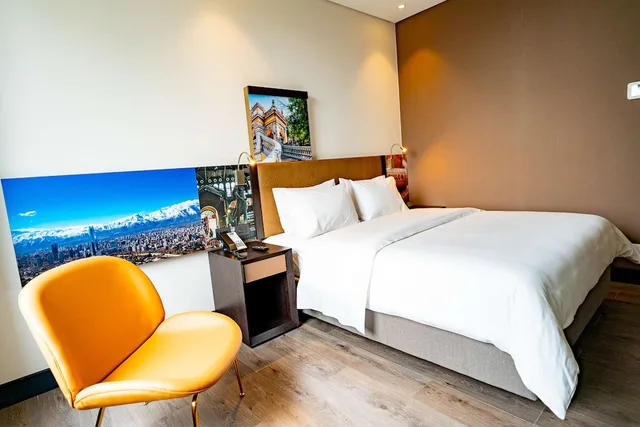 Business, Queen Bed, Accessible, Hampton by Hilton Santiago Las Condes 5/9