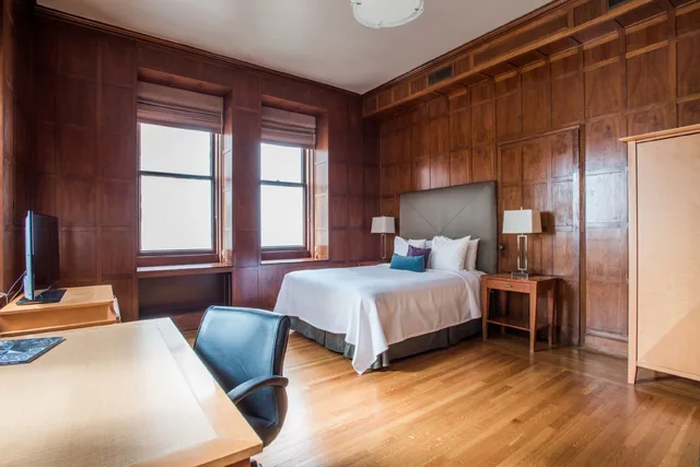 Deluxe, Queen Bed, Parlor، Magnolia Hotel Dallas Downtown 1/1