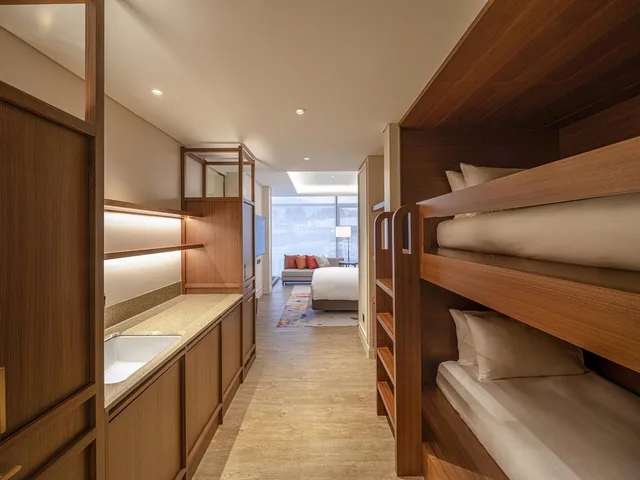 غرفة عائلية بسرير كينج وسرير كوين وسرير بطابقين، The Ambassador Seoul - A Pullman Hotel 2/6