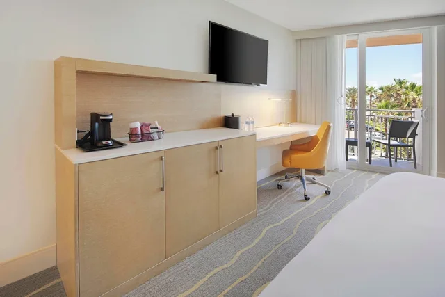 غرفة بسرير كينج بشرفة لذوي الإعاقة، Delta Hotels Daytona Beach Oceanfront 5/5