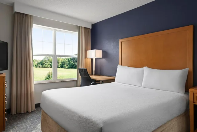 جناح بسرير كينج بغرفتي نوم، Residence Inn Mt Laurel At Bishop S Gate 1/6