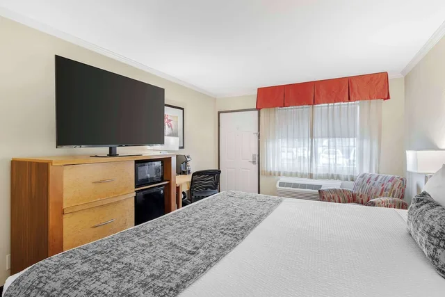 Business, King Bed, Best Western Plus Ontario Airport & Convention Center 2/14