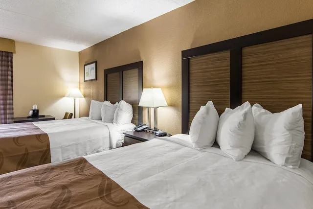 غرفة قياسية بسريرين مزدوجين، Quality Inn Forest City, NC 7/10
