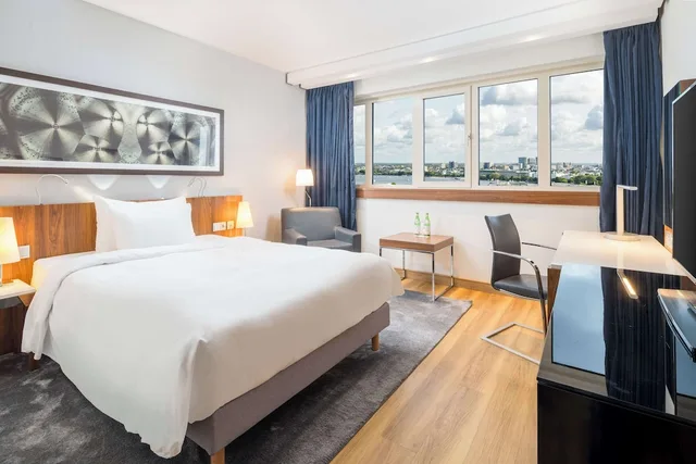 غرفة سوبيريور بسرير كوين بإطلالة على النهر، Radisson Blu Hotel Hamburg 2/10
