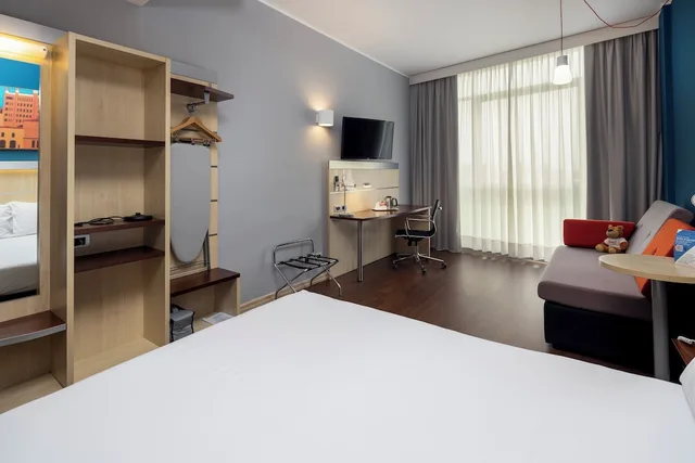Standard, Multiple Beds، Express Holiday Inn Parma 4/10