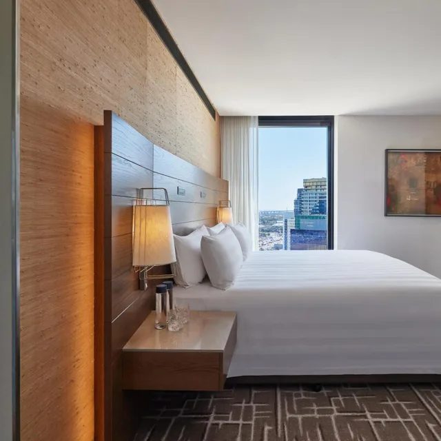 Yarra, Suite, King Bed, Club Lounge Access، PAN PACIFIC MELBOURNE 1/3