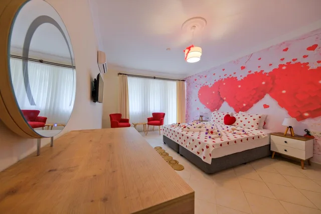Deluxe, Double Bed, Mesa Suite Hotel 2/8