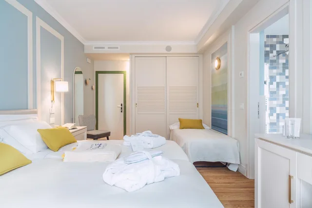 غرفة ثلاثية، Sky Pool Hotel Sole Garda 2/5