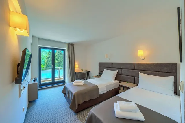 غرفة كومفورت بسرير كوين بإطلالة على المتنزه بشرفة، Hotel Alkar 4/10