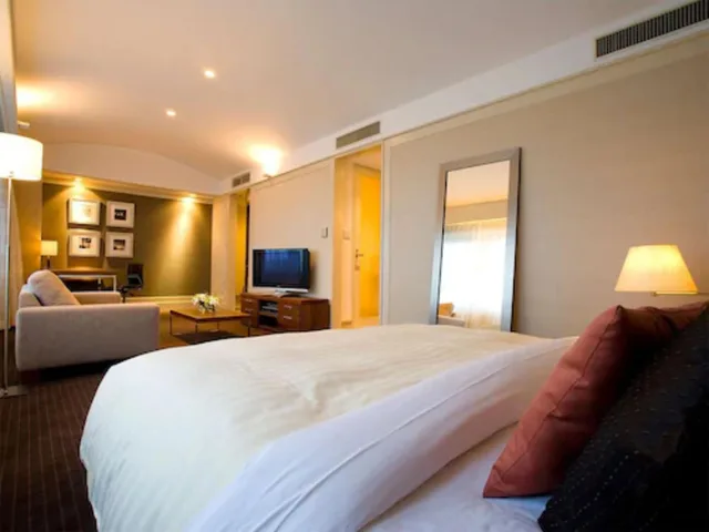 غرفة تنفيذية بسريرين منفصلين مع أريكة، Rembrandt Hotel Tokyo Machida 1/1