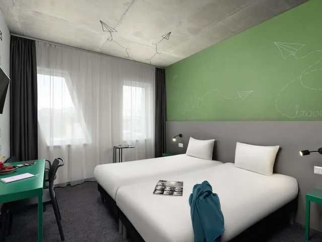 غرفة بسريرين منفصلين لذوي الإعاقة، Ibis Styles Budapest Airport 2/2