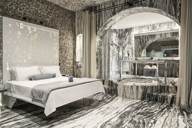 Oasis, King Bed، Calilo 1/2