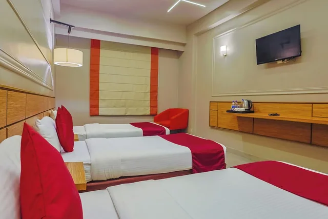 غرفة كلوب بثلاثة أسرّة، Max Hotel Prayagraj 4/10