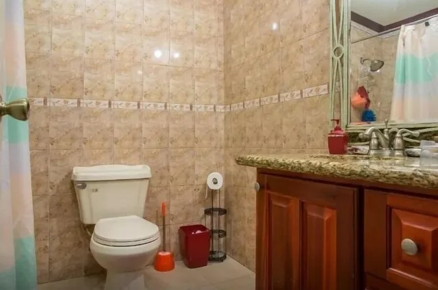 غرفة قياسية بسرير كوين بإطلالة على المدينة بغرفة نوم واحدة بمطبخ، New Kingston Guest Apt At Dorchester 2/2