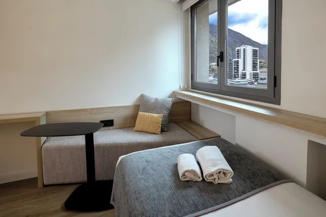 غرفة قياسية بثلاثة أسرّة، Hotel Sercotel Delfos Andorra 2/4