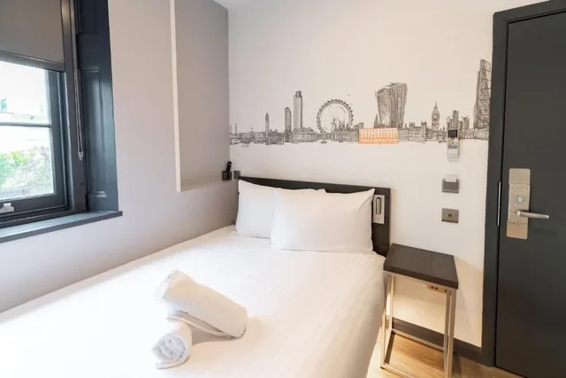 غرفة بسرير مزدوج لذوي الإعاقة، easyHotel London Victoria 2/6