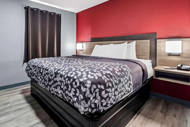 جناح، Econo Lodge Kennett 2/6