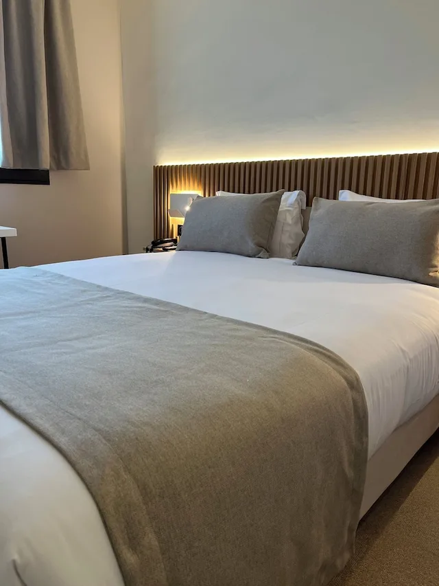 غرفة ثلاثية بسرير مزدوج، The Originals Le Relais D Aubagne 1/4