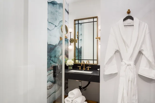 Courtyard, King Bed، The Godfrey Hotel Hollywood 2/2